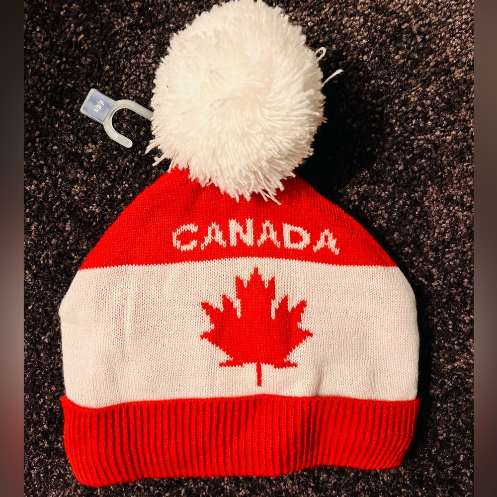“Old Navy” - Red & White 🇨🇦 Toddlers Canada Toque with Maple Leaf - New! - Picture 1 of 4